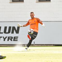 Se activan las palancas de Racic, Vallejo y Cillessen