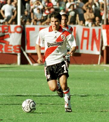 His career started at River Plate, where he made his senior debut in 1998. In 2001, he moved to Europe, joining Barcelona. In July 2007 he signed for Real Madrid, spending two seasons at the club. In 2015 he went back to River Plate