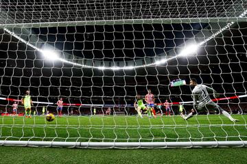 El jugador del Atltico de Madrid, Samu Lino, marca el 1-0 al Mallorca.