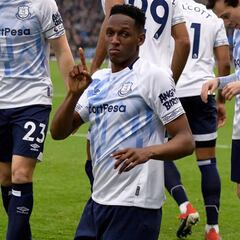 Prensa catalana, preocupada por las lesiones de Yerry Mina