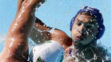 <B>CONCENTRACIÓN.</B> A pesar de su enorme superioridad, España no perdió la concentración en ningún momento.