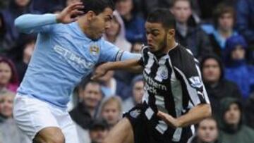 <b>ROTO. </b>El momento en el que De Jong golpea la pierna izquierda de Ben Arfa en el City-Newcastle.