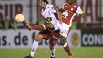 Angulo tuvo la opción más clara para Santa Fe, con un cabezazo que pegó en el palo.