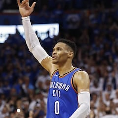 Westbrook responde al mundo: remontada imposible (25 puntos) y números históricos: 45+15+7