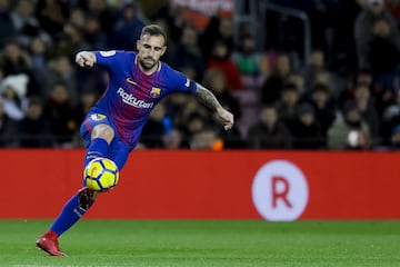 Fich車 por el Barcelona en agosto de 2016. Firm車 por cinco temporadas pero solo jug車 dos con el equipo azulgrana.