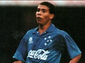 ¿Llega Moreno Martins? Las estrellas internacionales que alguna vez sonaron en Macul