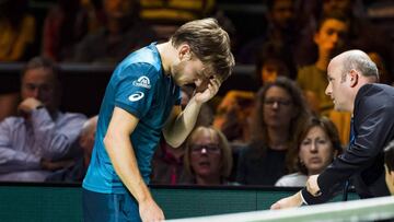 David Goffin of Belgium (L) reacts after an injury during his semi-final singles match against Grigor Dimitrov of Bulgaria for the ABN AMRO World Tennis Tournament in Rotterdam on February 17, 2018.  / AFP PHOTO / ANP / Koen Suyk / Netherlands OUT