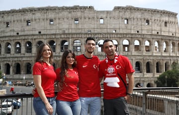 Esta noche arranca la Eurocopa con el partido inaugural entre Turquía e Italia en Roma. En las calles ya se nota el ambiente.