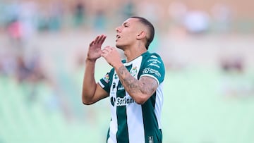Franco Fagundez of Santos during the 17th round match between Santos and Tijuana as part of the Liga BBVA MX, Torneo Clausura 2025 at TSM Corona Stadium, on April 20, 2025 in Torreon, Coahuila, Mexico.