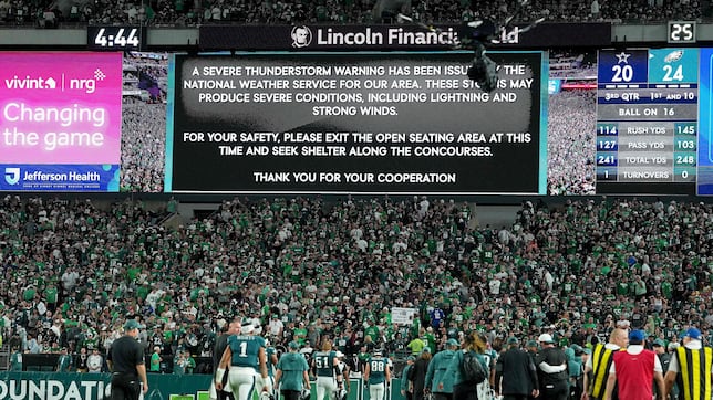 Eagles y Cowboys: duelo inaugural interrumpido por mal tiempo