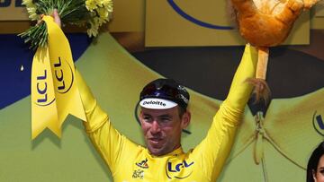 Mark Cavendish posa con el maillot amarillo durante una edici&oacute;n del Tour de Francia.