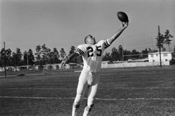 Biletnikoff pasó 14 temporadas con los Oakland Raiders antes de irse al norte con los Montreal Alouettes en 1980.