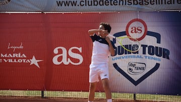 Imagen de un participante durante el torneo del Circuito AS Young Tour by IBP Tenis celebrado en el Club de Tenis Base Linares