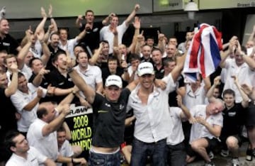 Jenson Button celebra su campeonato del mundo en el GP de Brasil en 2009.