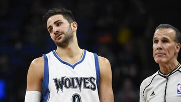 MSP01. MINNEAPOLIS (EE.UU.), 23/12/2016.- El espa&ntilde;ol Ricky Rubio de Minnesota Timberwolves reacciona luego de una falta ante Sacramento Kings hoy, viernes 23 de diciembre de 2016, en un juego de la NBA en Target Center en (EE.UU.). EFE/CRAIG LASSIG