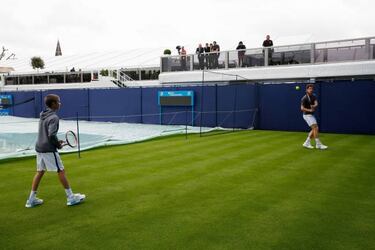 Murray warms up for Queens with Beckham’s son