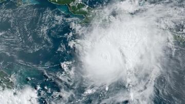La Tormenta Tropical Barry impactará en pocas horas frente a las costas de Veracruz acompañado por fuertes lluvias.