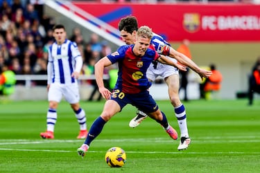 Jugada de la falta de Aritz Gabilondo a Dani Olmo. 