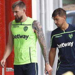 Shaq Moore dio comienzo a una congestionada operación salida