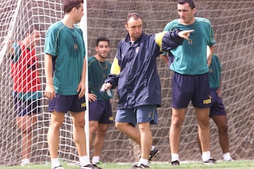 Uribe dirigiendo un entrenamiento durante su etapa como entrenador de Las Palmas. 