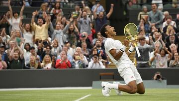 Auger-Aliassime echa a Zverev y derriba la puerta de los cuartos