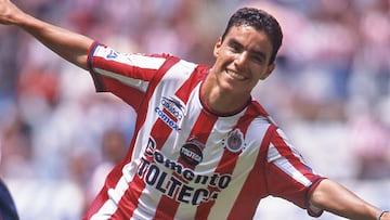 Foto de accion durante el Partido Chivas 1-0 Tigres en el Estadio Jalisco. Partido Correspondiente al Torneo Apertura 2002 Jornada 6, en la foto: Omar Bravo
08/09/2002/ MEXSPORT /Victor Straffon