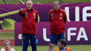Toni Grande, en la imagen con Del Bosque, explica la decisión de Cesc.