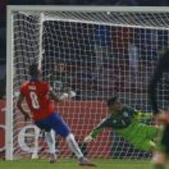 Vidal se inscribe en la historia con el gol 1.000 de La Roja