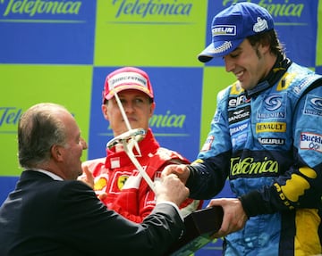 Fernando Alonso logró su primer triunfo en el gran premio de casa partiendo desde la primera posición de la parrilla y luchando contra los dos Ferrari. Schumacher fue segundo y Fisichella, su compañero en Renault, tercero. 