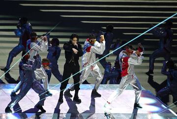 Actuación del cantante surcoreano Jung Kook  durante la ceremonia de apertura de la Copa Mundial Qatar 2022.