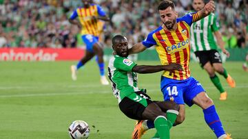 Real Betis' Senegalese defender Youssouf Sabaly (L) vies with Valencia's Spanish defender Jose Gaya during the Spanish league football match between Real Betis and Valencia CF at the Benito Villamarin stadium in Seville on June 4, 2023. (Photo by CRISTINA QUICLER / AFP)