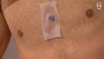 Imagen del parche Tao Patch de Novak Djokovic tras ser cazado por las c¨¢maras de Tennis Channel.
