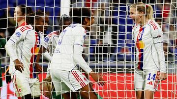 Soccer Football - UEFA Women's Champions League - OL Lyonnes v VfL Wolfsburg - Groupama Stadium, Lyon, France - November 11, 2025 OL Lyonnes' Ada Hegerberg celebrates scoring their first goal with Wendie Renard REUTERS/Manon Cruz