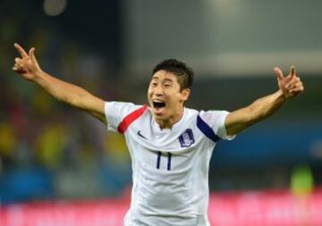 0-1. Lee Keun-Ho celebra el primer gol.