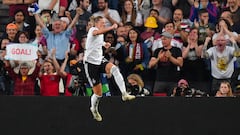 Milton Keynes (United Kingdom), 27/07/2022.- Alexandra Popp of Germany celebrates scoring the opening goal in the UEFA Women's EURO 2022 semi final soccer match between Germany and France in Milton Keynes, Britain, 27 July 2022. (Francia, Alemania, Reino Unido) EFE/EPA/Vincent Mignott
