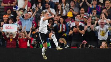 Milton Keynes (United Kingdom), 27/07/2022.- Alexandra Popp of Germany celebrates scoring the opening goal in the UEFA Women's EURO 2022 semi final soccer match between Germany and France in Milton Keynes, Britain, 27 July 2022. (Francia, Alemania, Reino Unido) EFE/EPA/Vincent Mignott
