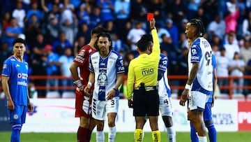 during the 8th round match between Pachuca and Cruz Azul as part of the Liga BBVA MX, Torneo Apertura 2025 at Hidalgo Stadium, on September 13, 2025 in Pachuca, Hidalgo, Mexico.