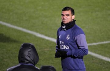 Pepe, en un entrenamiento del Real Madrid en Jap&oacute;n.