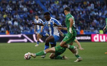 Javi Castro se ha convertido en un muro infranqueable en la defensa del Racing.