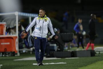 Es el segundo técnico que lleva más tiempo en un club del FPC actualmente. Este año dirigirá su tercera temporada. Por ahora no tiene títulos.