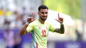 Alex Baena con la Selección Española. Al caer.