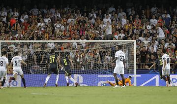 0-2 Pjanic marc¨® el segundo gol de penalti.