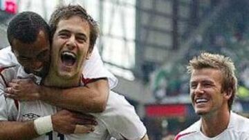 <B>CAPITÁN.</B> Beckham volvió a ser el capitán de Inglaterra en el encuentro de clasificación para el Mundial contra Irlanda del Norte.