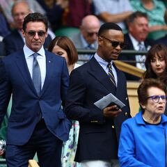 Does Hugh Jackman play soccer? Which soccer team does he support?