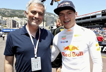 Max Verstappen posa con Jose Mourinho.