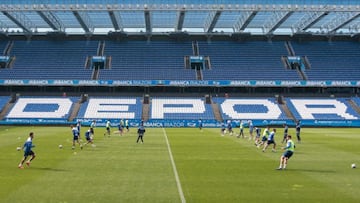 Un entrenamiento en Riazor de la plantilla del Deportivo.