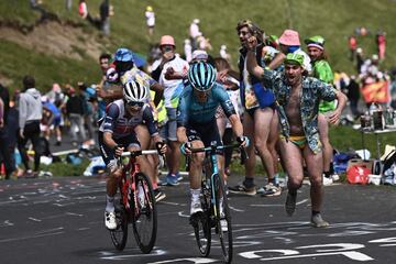 Pierre Rolland Kenny Elissonde of France durante la subida al Tourmalet.
