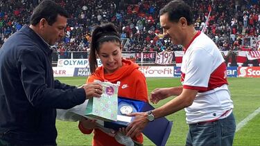 Javiera Grez recibe el homenaje en La Granja.