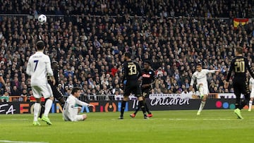 Casemiro hizo el 3-1 al Nápoles en el minuto 54 con un derechazo de volea desde fuera del área, un lujazo del brasileño.