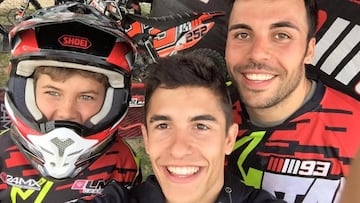 José Luis Martínez, a la derecha, en una jornada de entrenamiento crossero con Márquez.
